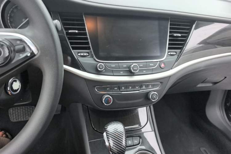 Used Buick Verano 2017 Sedan 20T Dual-Clutch Leading Model Audio And AC Panel