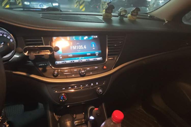 Used Buick Verano 2017 Sedan 20T Dual-Clutch Leading Model Audio And AC Panel