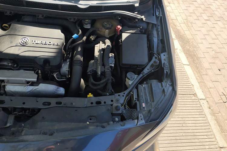 Used Buick Verano 2017 Sedan 20T Dual-Clutch Leading Model Engine Bay Left