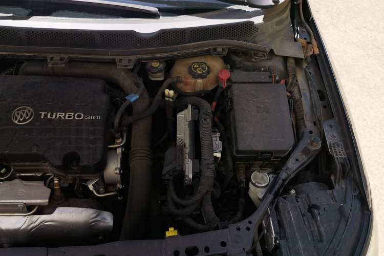 Used Buick Verano 2017 Sedan 20T Dual-Clutch Leading Model Engine Bay Left