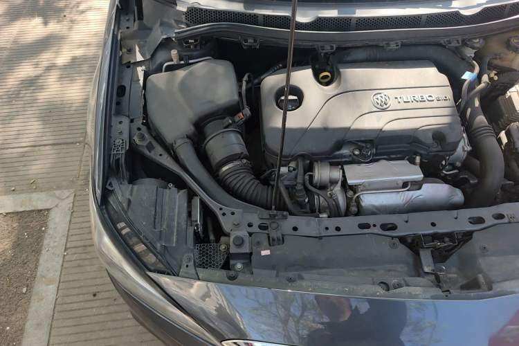 Used Buick Verano 2017 Sedan 20T Dual-Clutch Leading Model Engine Bay Right