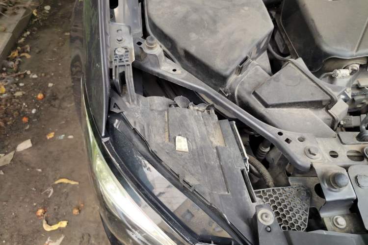 Used Buick Verano 2017 Sedan 15S Automatic Leading Model Engine Bay Right
