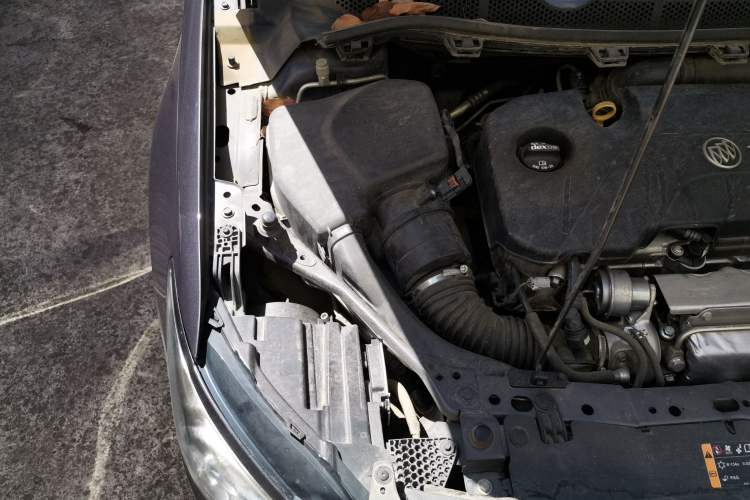 Used Buick Verano 2017 Sedan 20T Dual-Clutch Leading Model Engine Bay Right