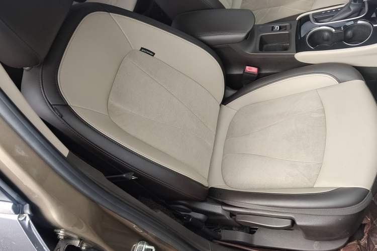 Used Buick Verano 2017 Sedan 15S Automatic Leading Model Interior 9