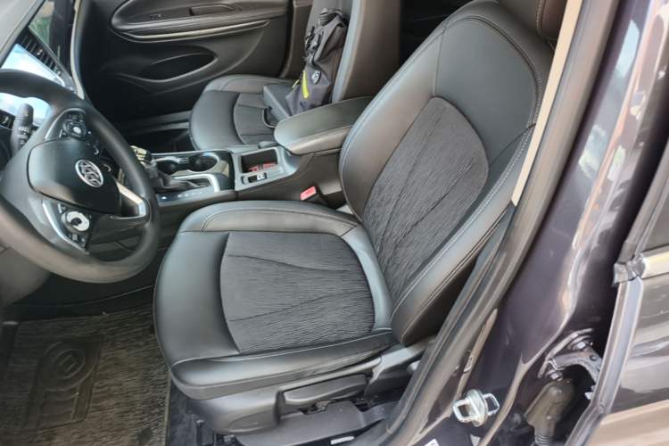 Used Buick Verano 2017 Sedan 20T Dual-Clutch Leading Model Left Front Seat