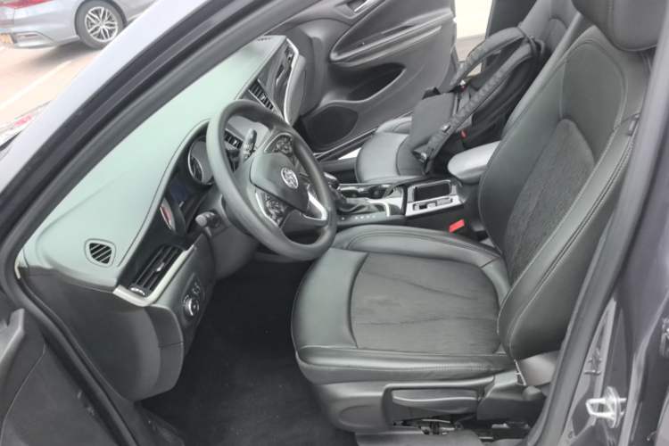 Used Buick Verano 2017 Sedan 20T Dual-Clutch Leading Model Left Front Seat