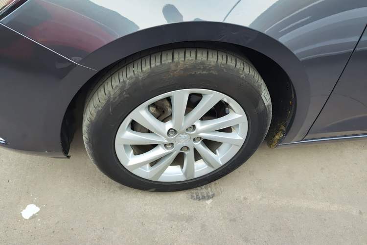 Used Buick Verano 2017 Sedan 15S Automatic Leading Model Left Front Wheel Hub