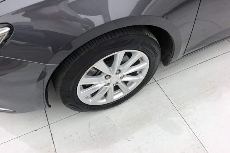 Used Buick Verano 2017 Sedan 20T Dual-Clutch Leading Model Left Front Wheel Hub