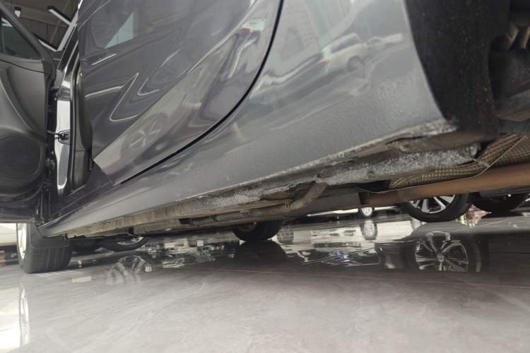 Used Buick Verano 2017 Sedan 20T Dual-Clutch Leading Model Left Side Sill