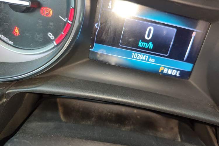 Used Buick Verano 2017 Sedan 20T Dual-Clutch Leading Model Odometer Close Up