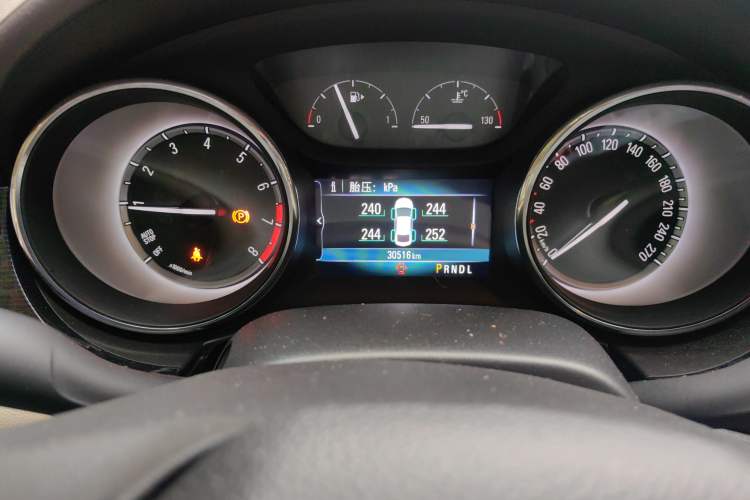 Used Buick Verano 2017 Sedan 15S Automatic Leading Model Odometer Close Up