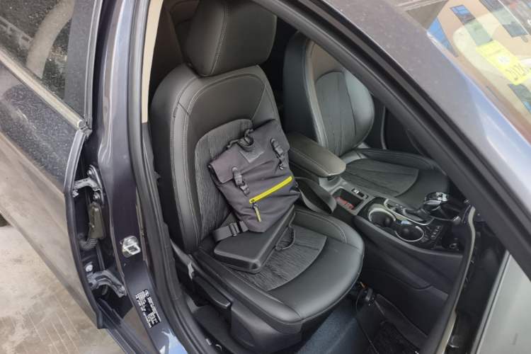 Used Buick Verano 2017 Sedan 20T Dual-Clutch Leading Model Right Front Seat