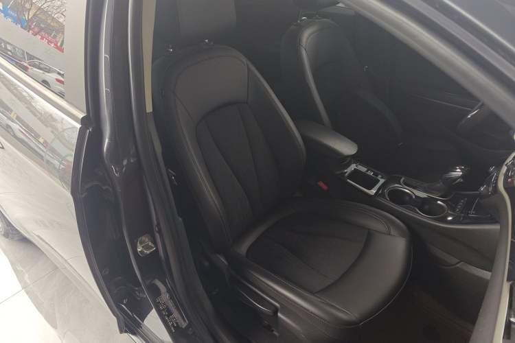Used Buick Verano 2017 Sedan 20T Dual-Clutch Leading Model Right Front Seat