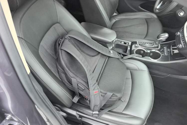 Used Buick Verano 2017 Sedan 20T Dual-Clutch Leading Model Right Front Seat