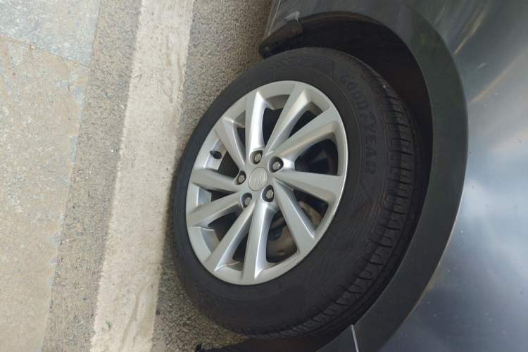 Used Buick Verano 2017 Sedan 15S Automatic Leading Model Right Front Wheel Hub