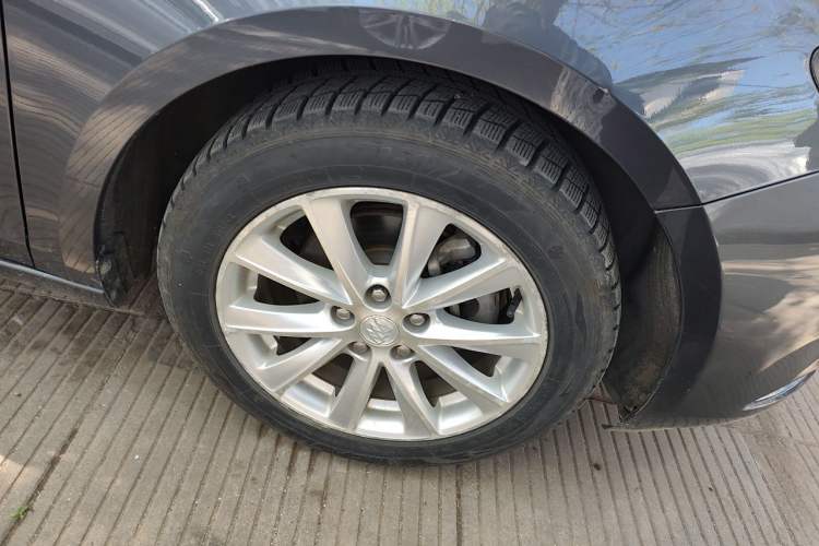 Used Buick Verano 2017 Sedan 20T Dual-Clutch Leading Model Right Front Wheel Hub