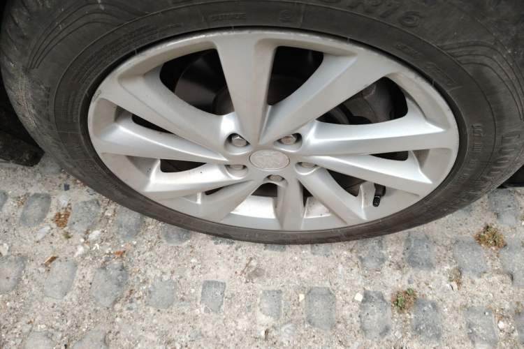 Used Buick Verano 2017 Sedan 15S Automatic Entry Model Right Front Wheel Hub