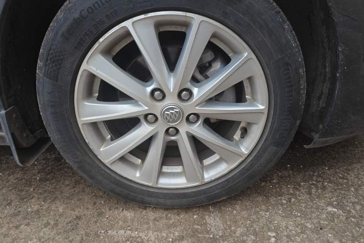 Used Buick Verano 2017 Sedan 20T Dual-Clutch Leading Model Right Front Wheel Hub