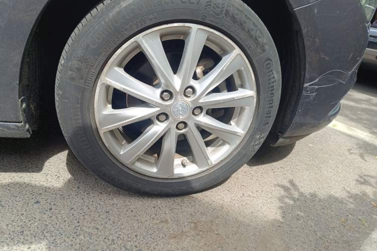 Used Buick Verano 2017 Sedan 20T Dual-Clutch Elite Model Right Front Wheel Hub