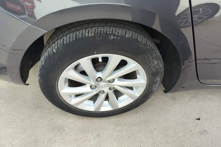Used Buick Verano 2017 Sedan 15S Automatic Leading Model Right Rear Wheel Hub