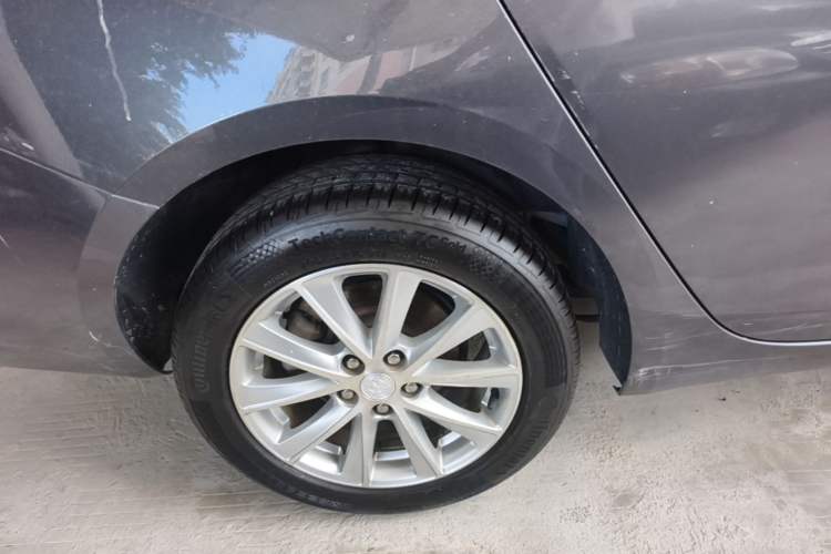 Used Buick Verano 2017 Sedan 20T Dual-Clutch Leading Model Right Rear Wheel Hub
