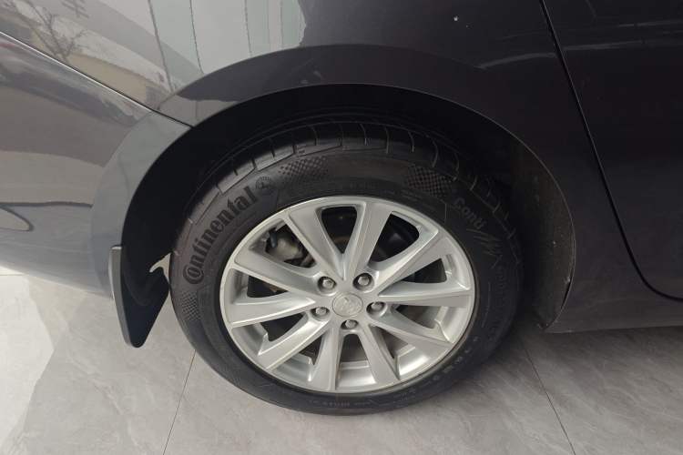 Used Buick Verano 2017 Sedan 20T Dual-Clutch Leading Model Right Rear Wheel Hub