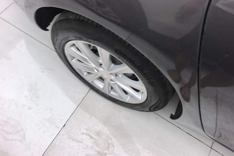 Used Buick Verano 2017 Sedan 20T Dual-Clutch Leading Model Right Rear Wheel Hub