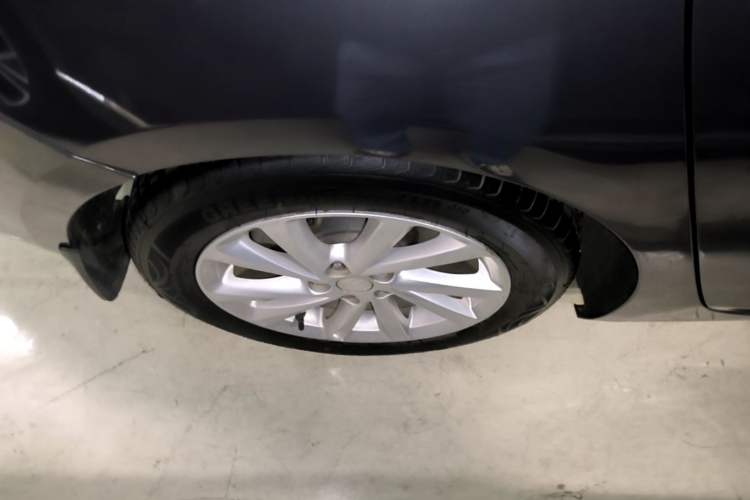 Used Buick Verano 2017 Sedan 15S Automatic Leading Model Right Rear Wheel Hub