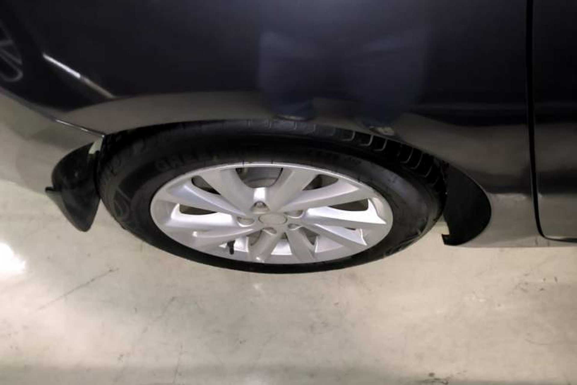 Used Buick Verano 2017 Sedan 15S Automatic Leading Model Right Rear Wheel Hub
