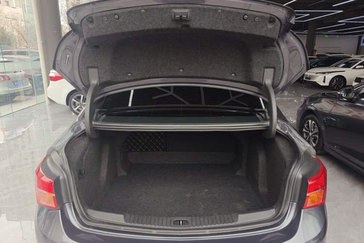 Used Buick Verano 2017 Sedan 20T Dual-Clutch Leading Model Trunk