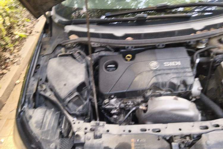 Used Buick Verano 2017 Sedan 15S Automatic Leading Model Engine Bay Right