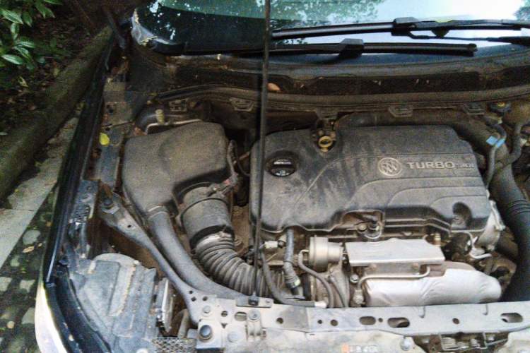 Used Buick Verano 2017 Sedan 20T Dual-Clutch Elite Model Engine Bay Right