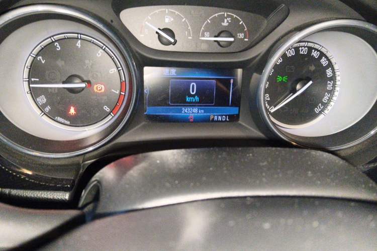 Used Buick Verano 2017 Sedan 20T Dual-Clutch Elite Model Odometer Close Up