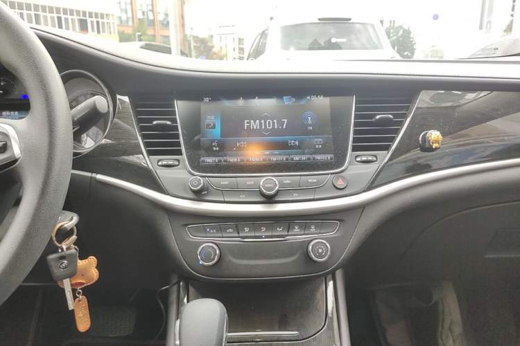 Used Buick Verano 2017 Sedan 20T Dual-Clutch Leading Model Audio And AC Panel