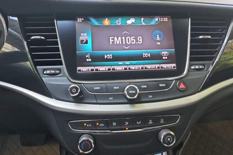 Used Buick Verano 2017 Sedan 20T Dual-Clutch Leading Model Audio And AC Panel
