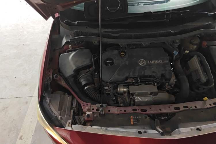 Used Buick Verano 2017 Sedan 20T Dual-Clutch Leading Model Engine Bay Right