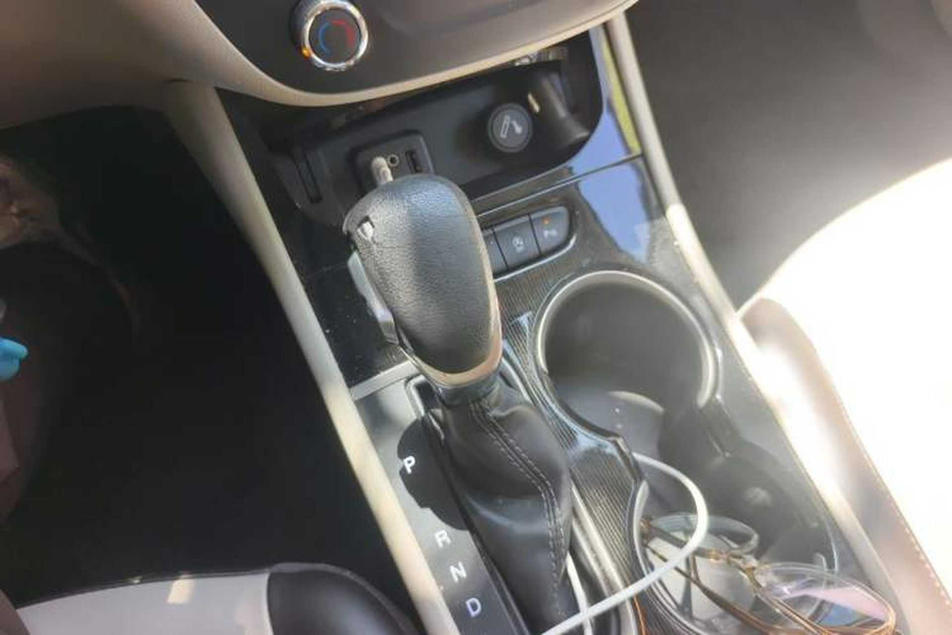 Used Buick Verano 2017 Sedan 15S Automatic Leading Model Gear Lever