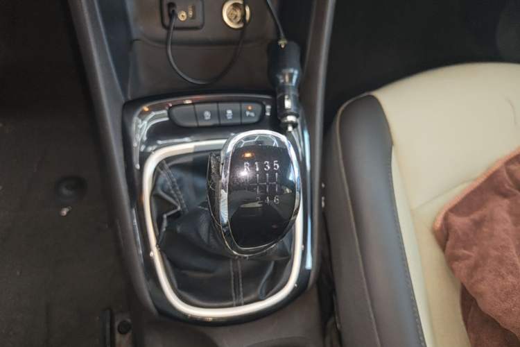 Used Buick Verano 2017 Sedan 15S Manual Leading Model Gear Lever