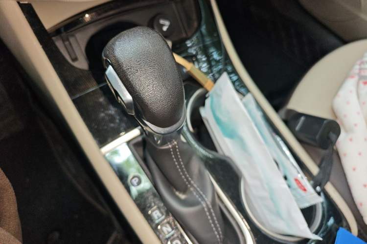 Used Buick Verano 2017 Sedan 15S Automatic Leading Model Gear Lever
