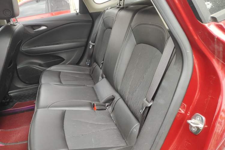 Used Buick Verano 2017 Sedan 20T Dual-Clutch Leading Model Left Rear Seat