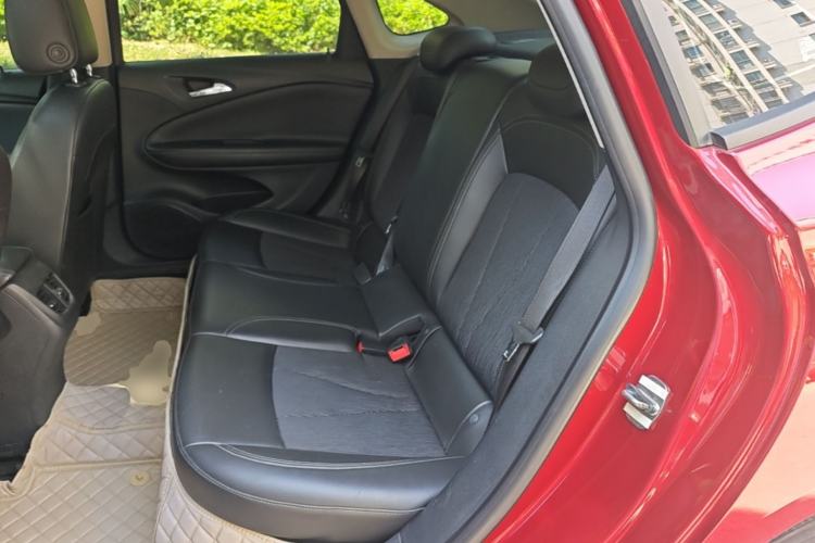Used Buick Verano 2017 Sedan 20T Dual-Clutch Leading Model Left Rear Seat