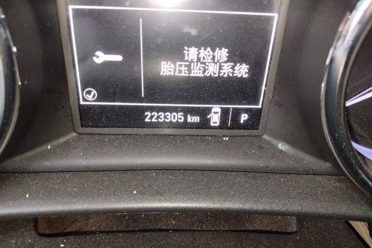 Used Buick Verano 2017 Sedan 15S Automatic Entry Model Odometer Close Up