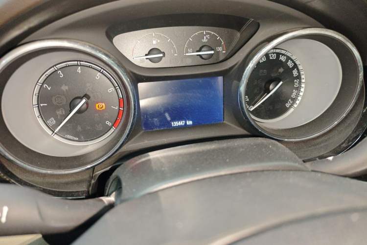 Used Buick Verano 2017 Sedan 15S Automatic Leading Model Odometer Close Up