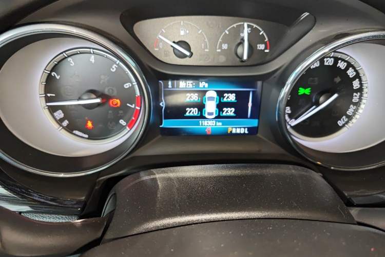 Used Buick Verano 2017 Sedan 20T Dual-Clutch Leading Model Odometer Close Up
