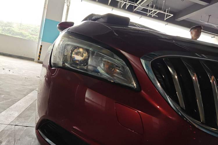 Used Buick Verano 2017 Sedan 20T Dual-Clutch Leading Model Right Front Headlight