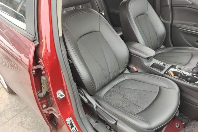 Used Buick Verano 2017 Sedan 20T Dual-Clutch Leading Model Right Front Seat