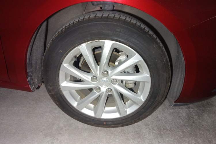 Used Buick Verano 2017 Sedan 15S Automatic Leading Model Right Front Wheel Hub