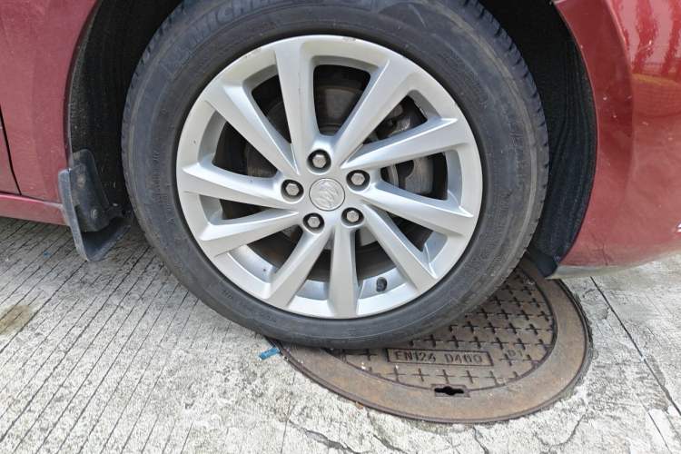 Used Buick Verano 2017 Sedan 15S Automatic Leading Model Right Front Wheel Hub
