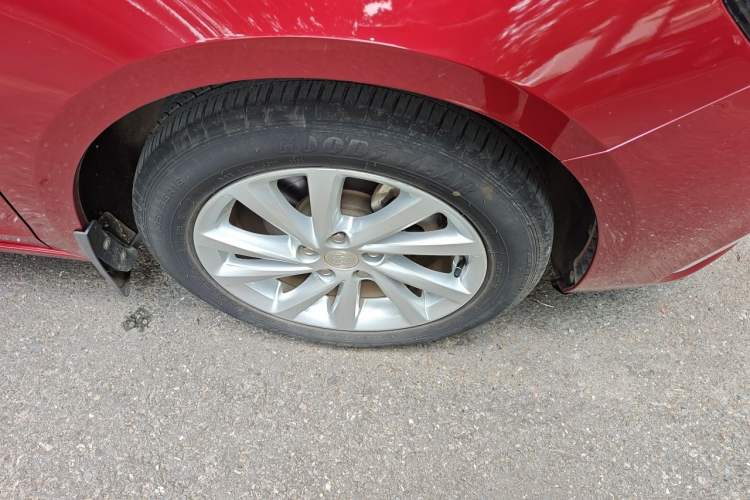 Used Buick Verano 2017 Sedan 15S Automatic Leading Model Right Front Wheel Hub
