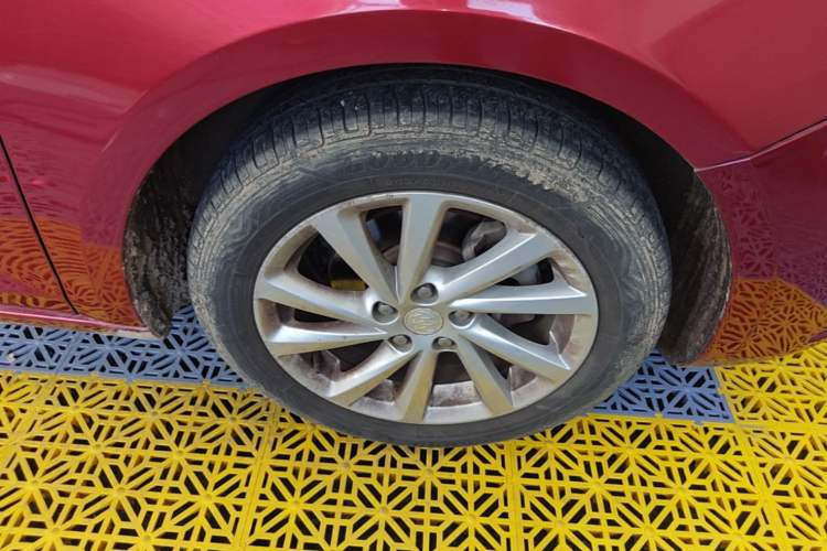 Used Buick Verano 2017 Sedan 15S Manual Leading Model Right Front Wheel Hub